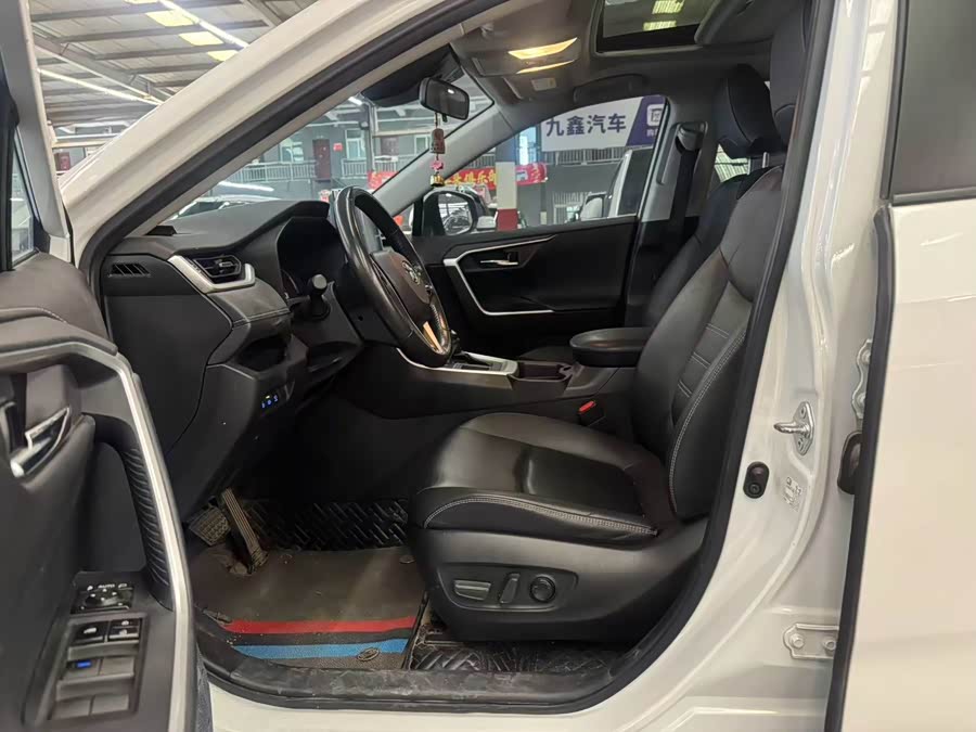 Toyota RAV4 2023, фото 4