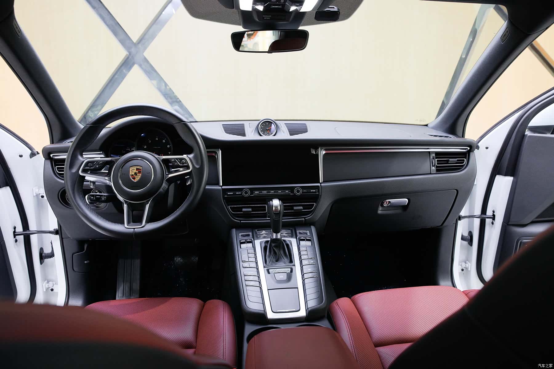 Porsche Macan, 2026 4