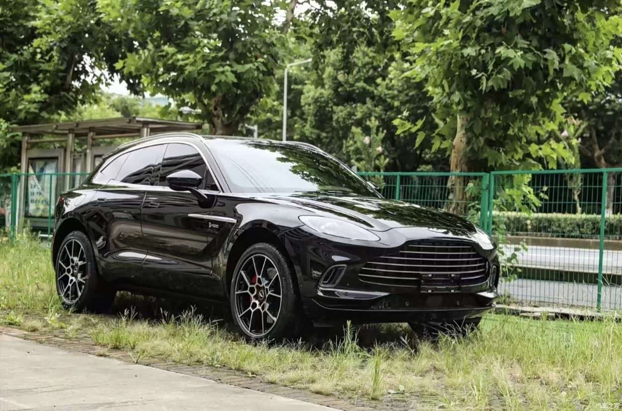 Aston Martin DBX