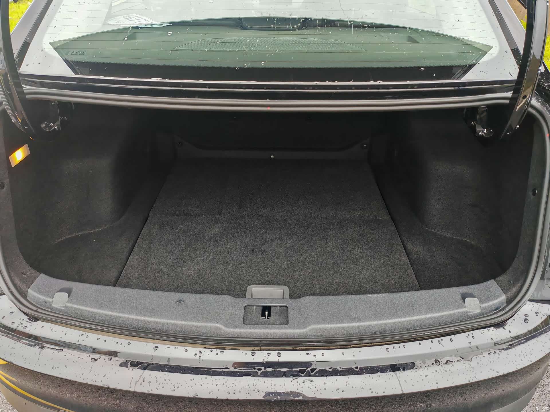 Hongqi QM5, 2022 16