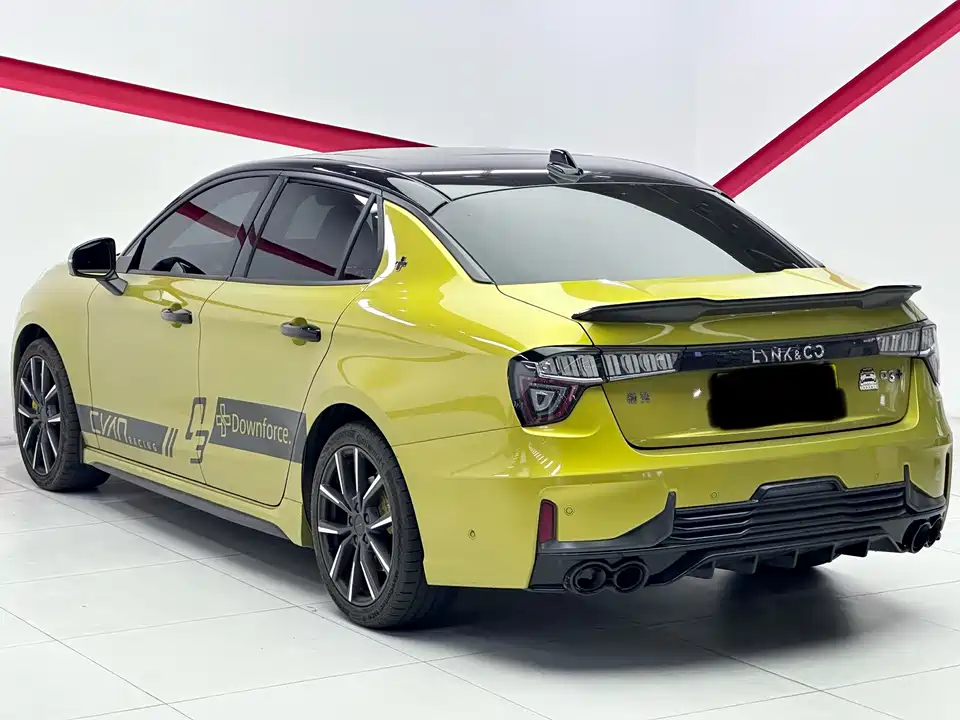Lynk & Co 03