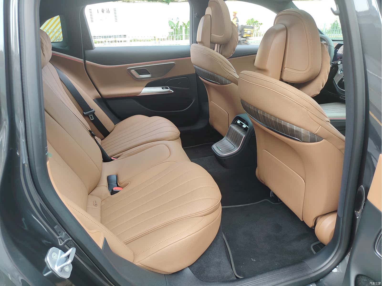 Mercedes-Benz E-Class, 2025 12