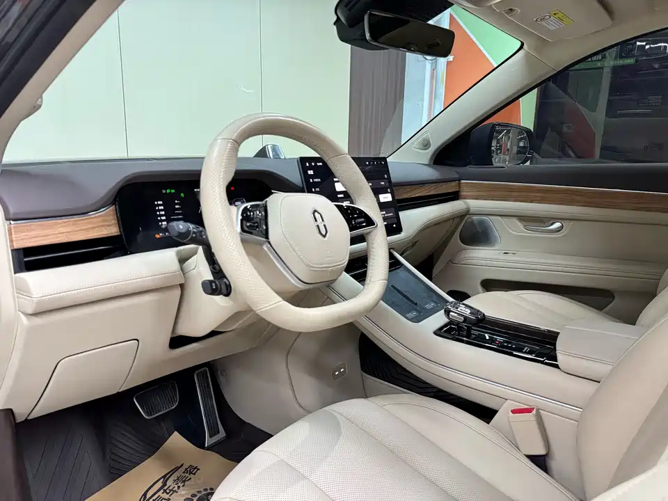 AITO Ask the world M7