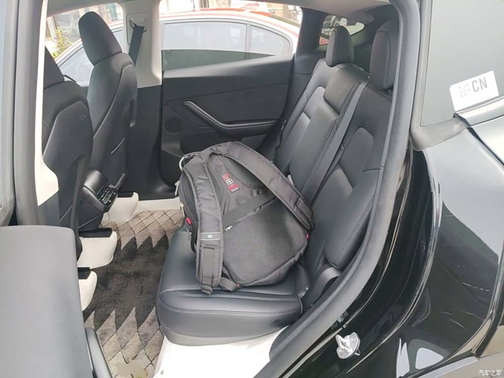 Tesla Model Y, 2024 17