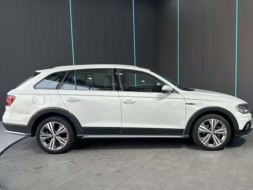 Volkswagen C-TREK Wei Collar