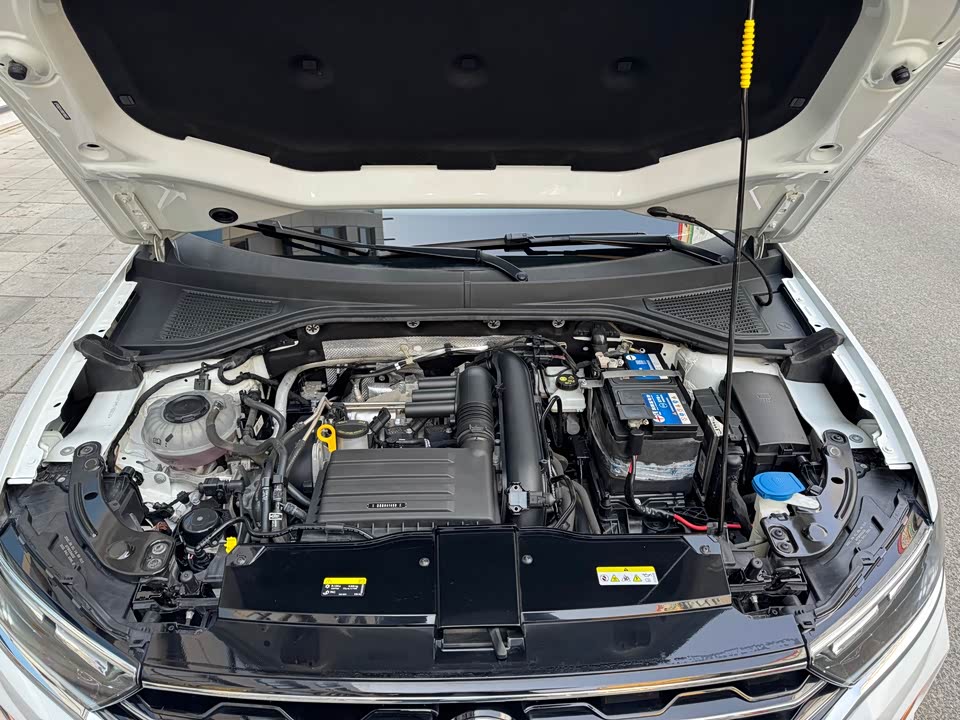 Volkswagen T-ROC exploring Songs