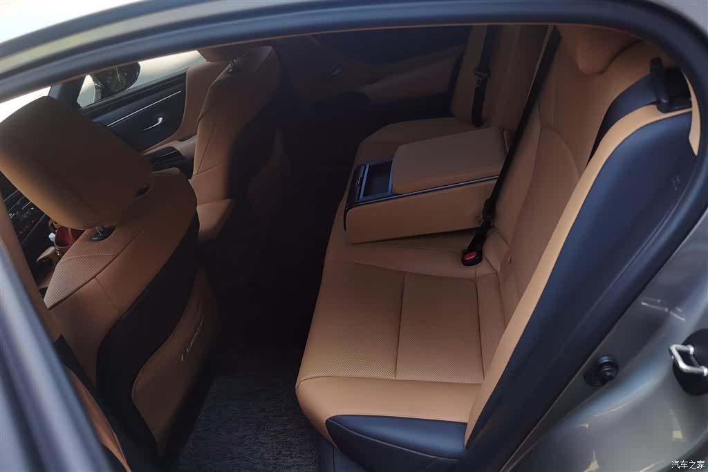 Lexus ES, 2024 11
