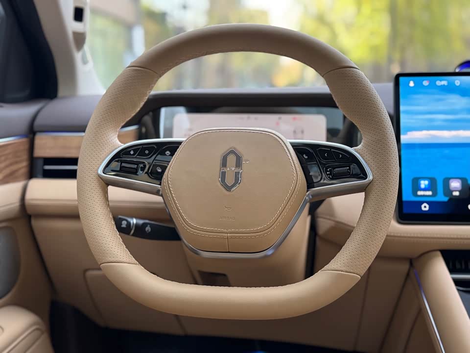 AITO Ask the world M7