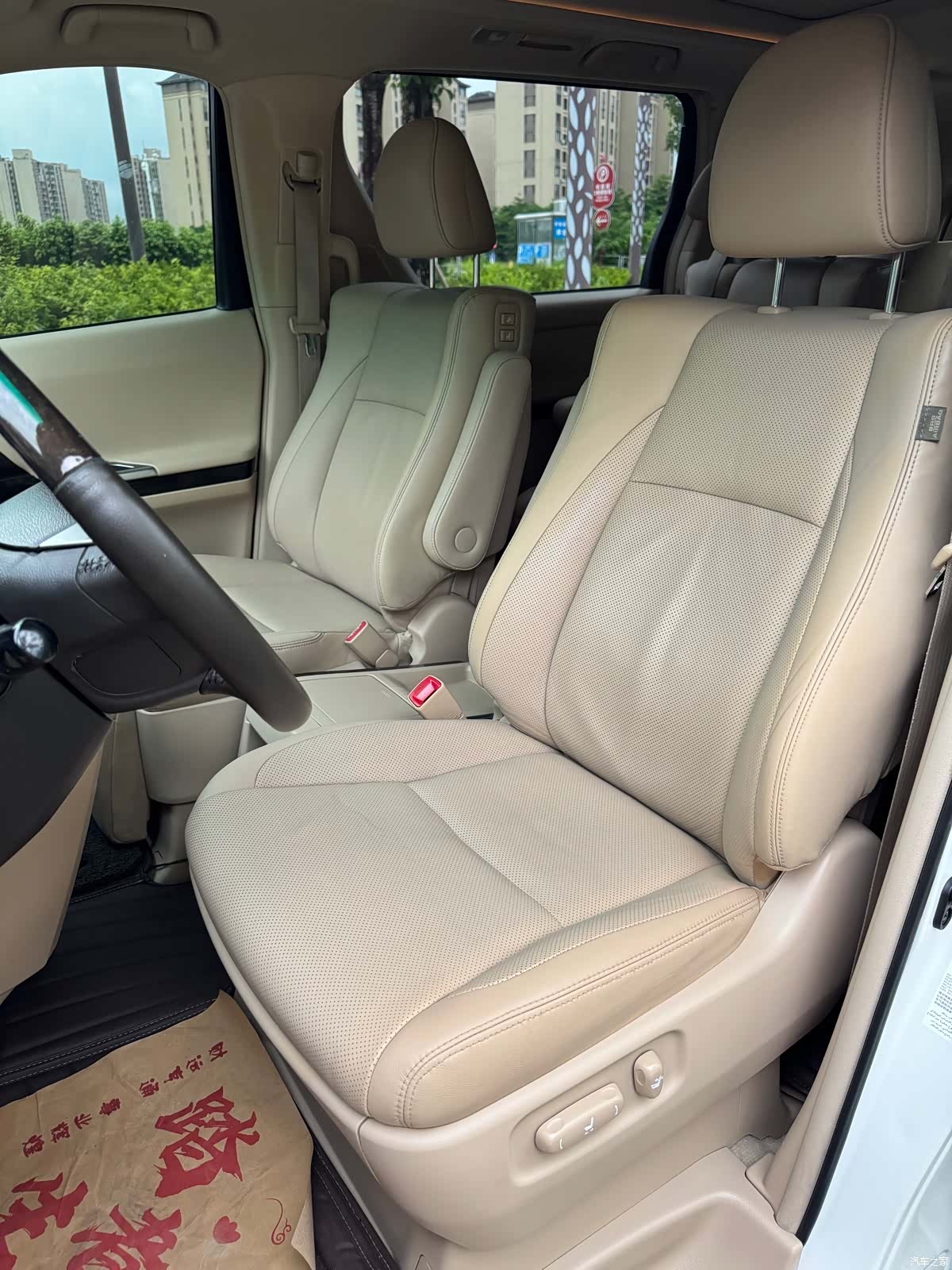Toyota Alphard, 2013 11