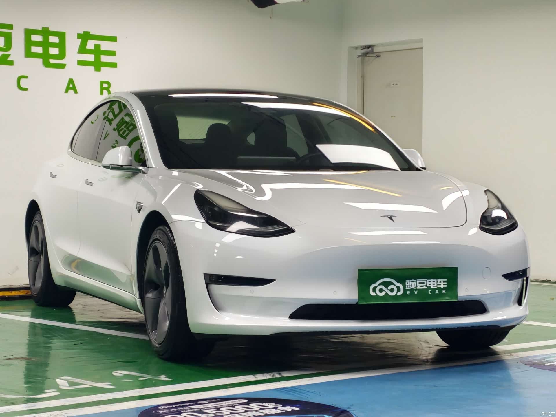 Tesla Model 3, 2019 все фото