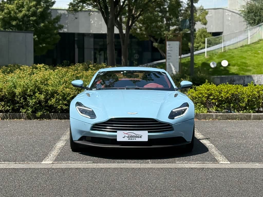Aston Martin DB11