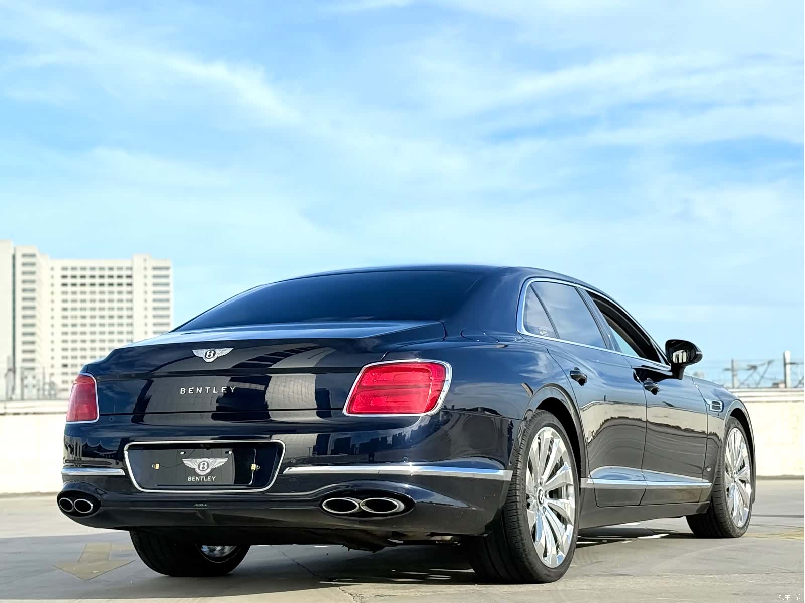 Bentley Flying Spur, 2022 10