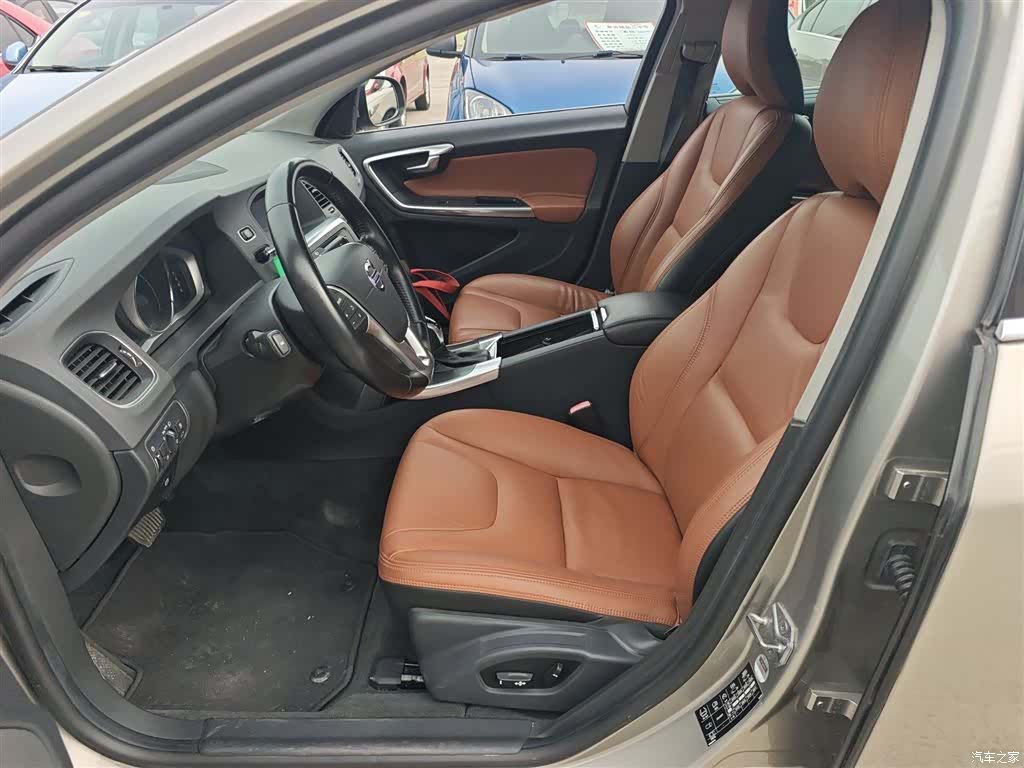 Volvo S60, 2014 15