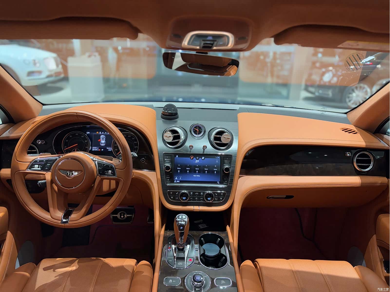 Bentley Bentayga, 2018 16