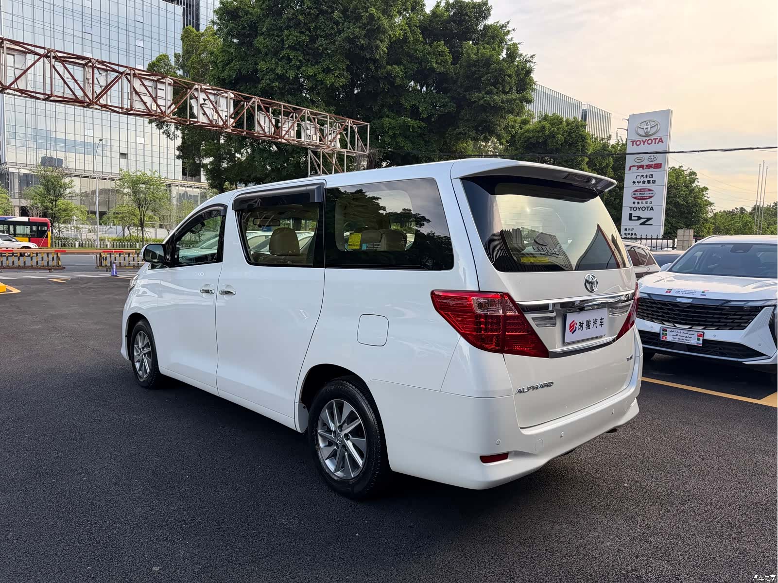 Toyota Alphard, 2014 6