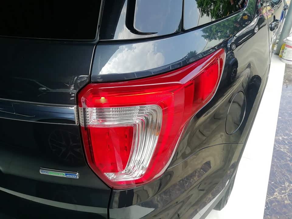 Ford Explorer Ford Explorer