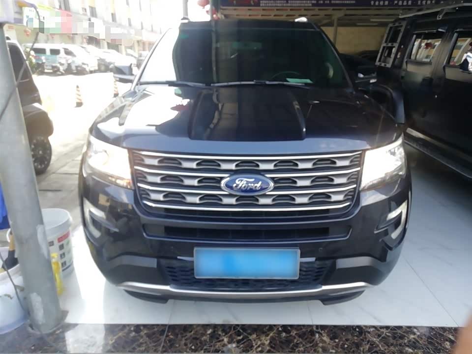 Ford Explorer Ford Explorer