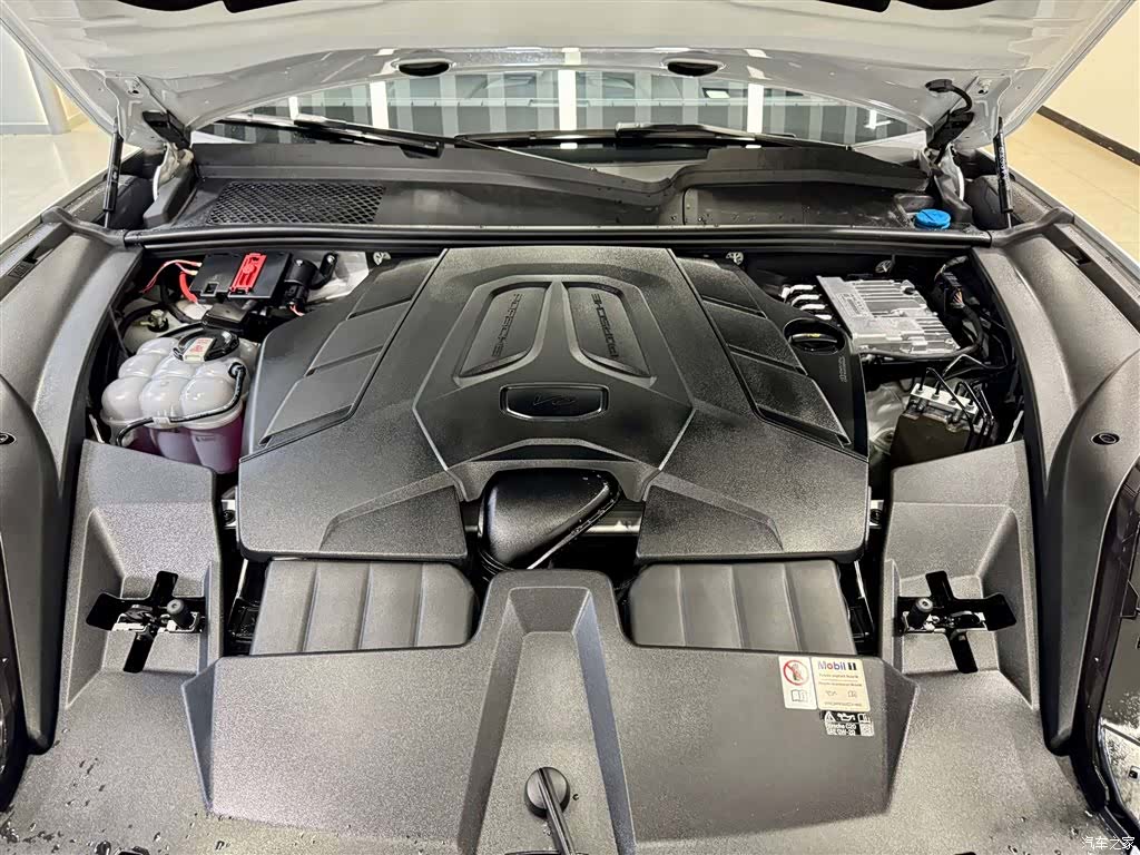 Porsche Cayenne, 2024 11