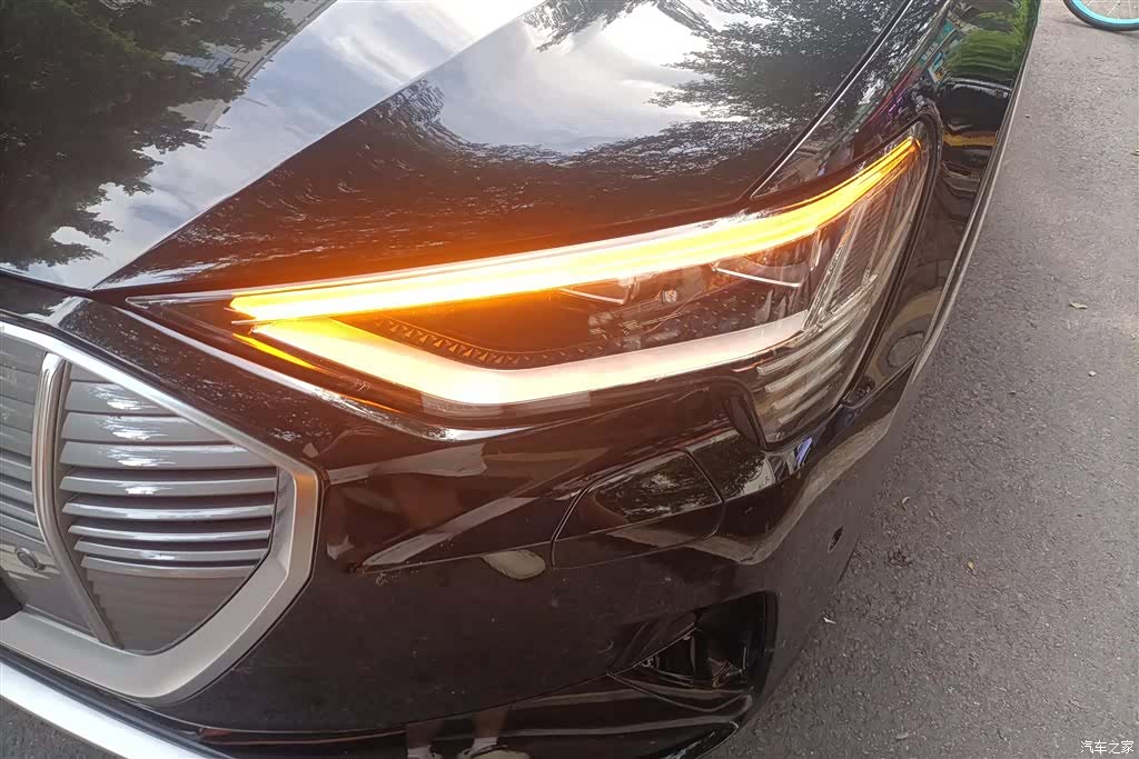 Audi e-tron, 2021 все фото