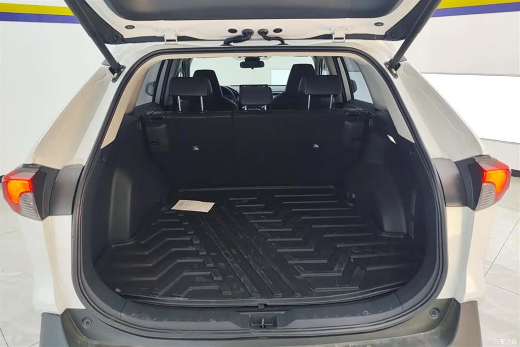 Toyota RAV4, 2023 4
