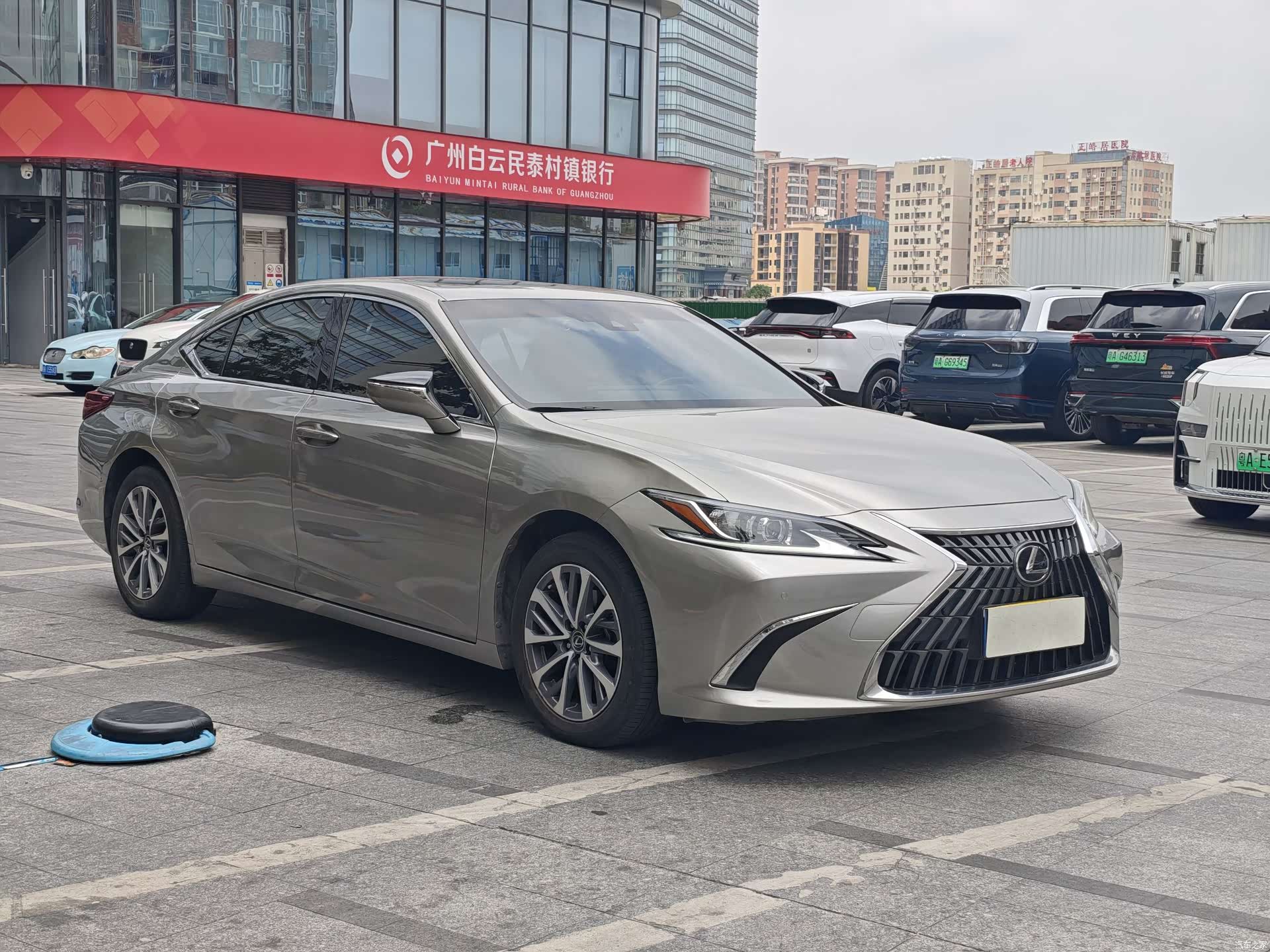 Lexus ES, 2022 3