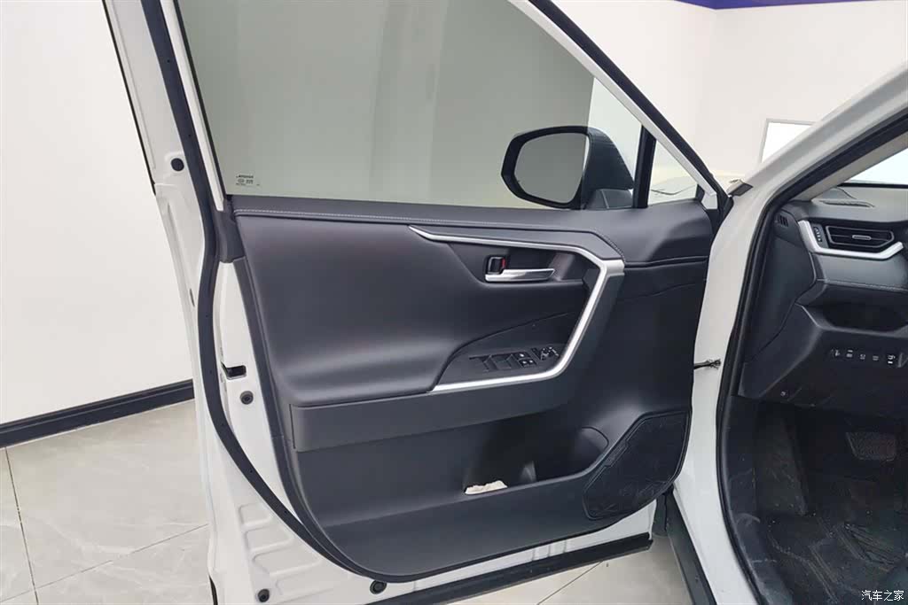Toyota RAV4, 2023 7