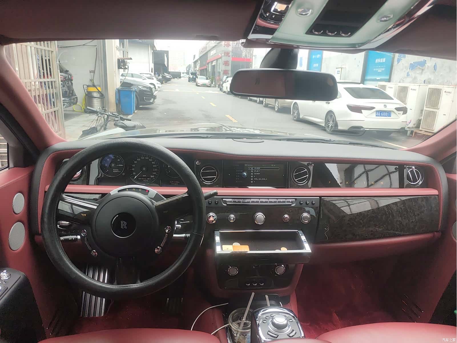 Rolls-Royce Phantom, 2014 3