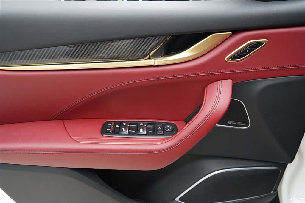 Maserati Levante, 2017 все фото