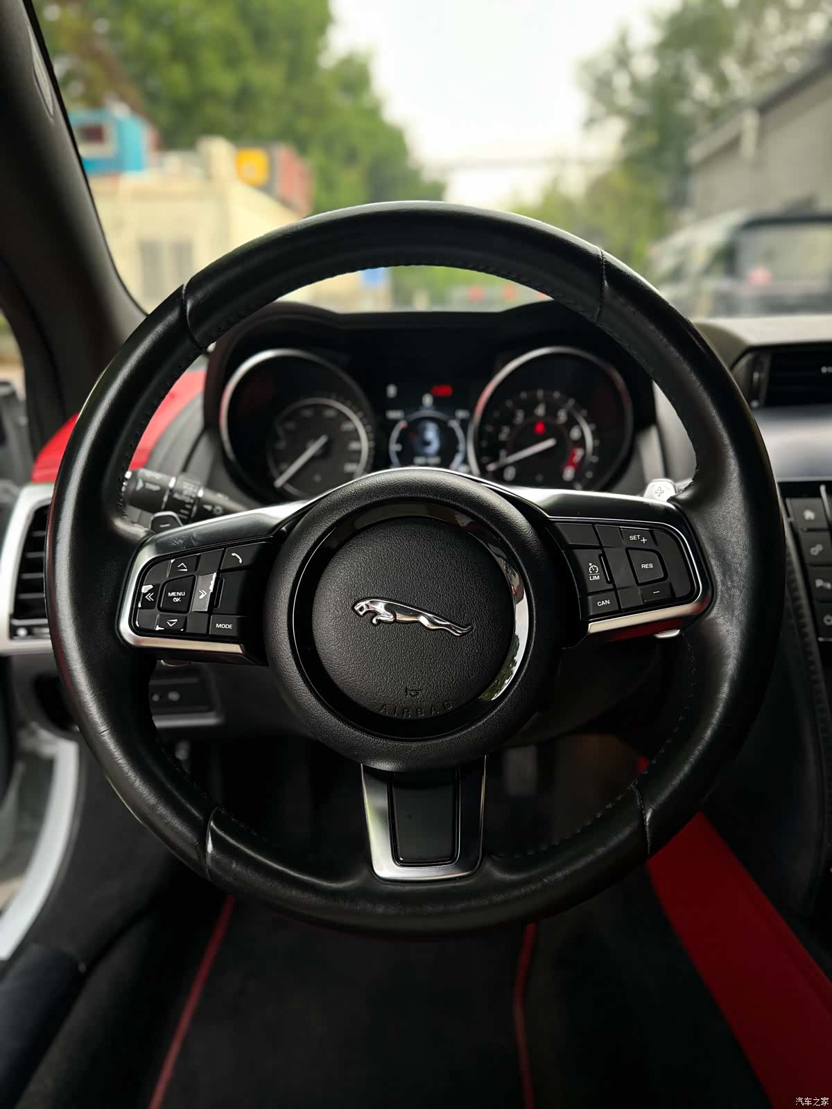 Jaguar F-TYPE, 2018 4