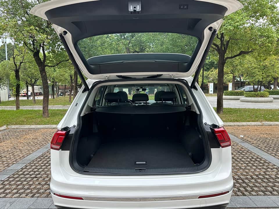 Volkswagen Tiguan L