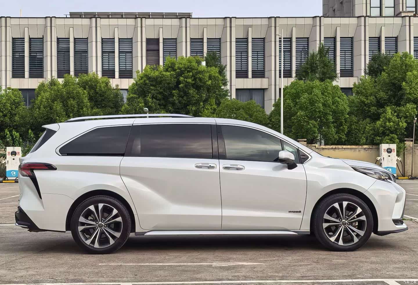Toyota Granvia, 2024 6