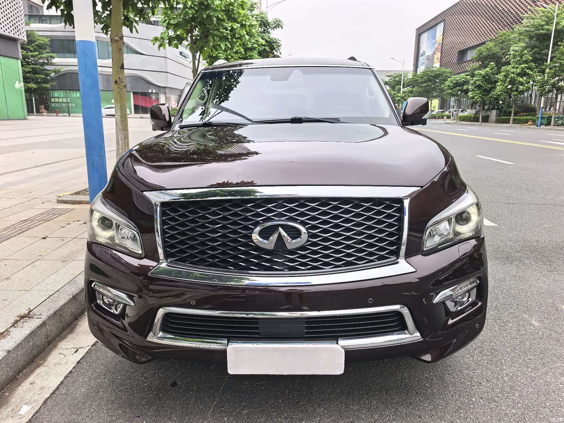Infiniti QX80, 2016 2