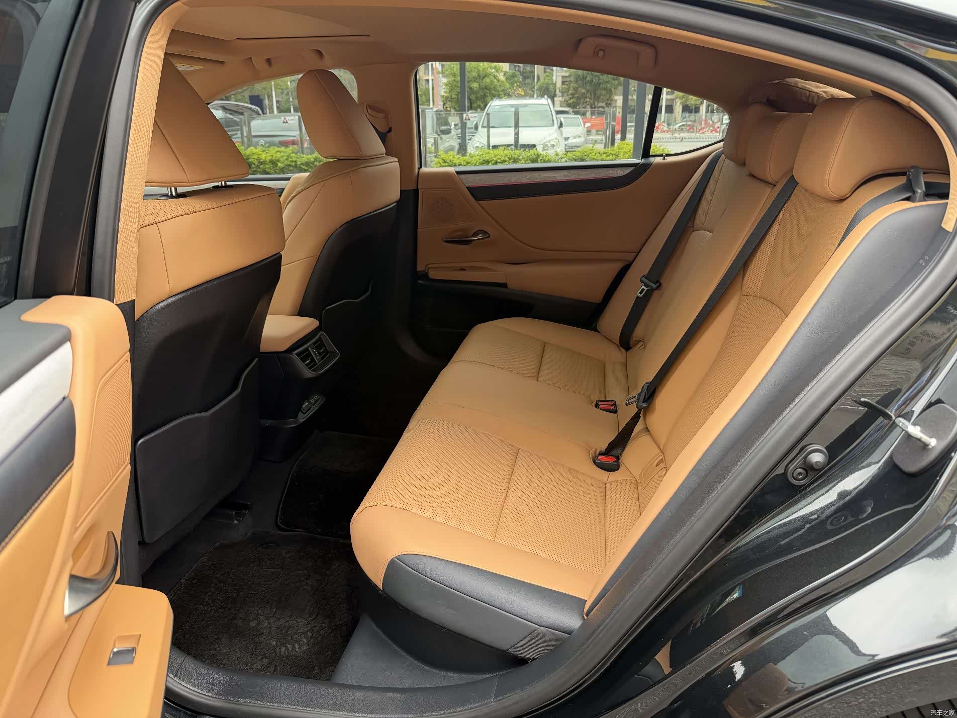 Lexus ES, 2025 10