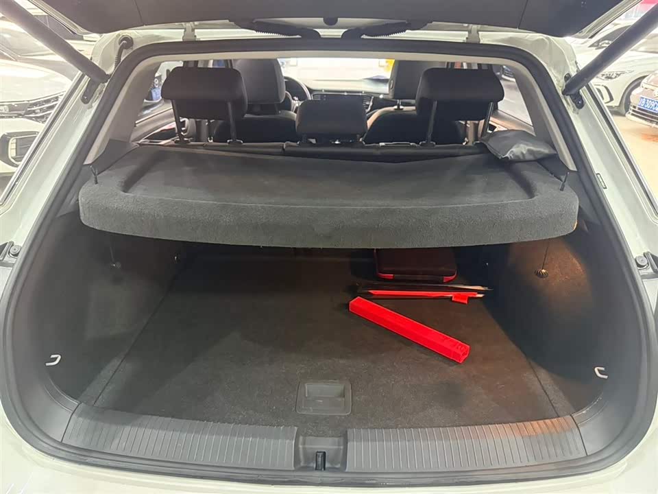 Volkswagen T-ROC exploring Songs