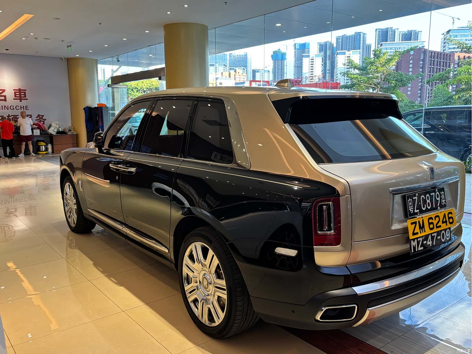 Rolls-Royce Cullinan, 2021 4