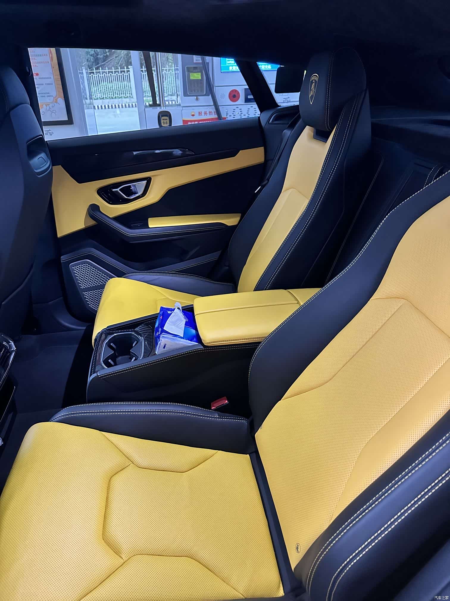 Lamborghini Urus, 2022 4