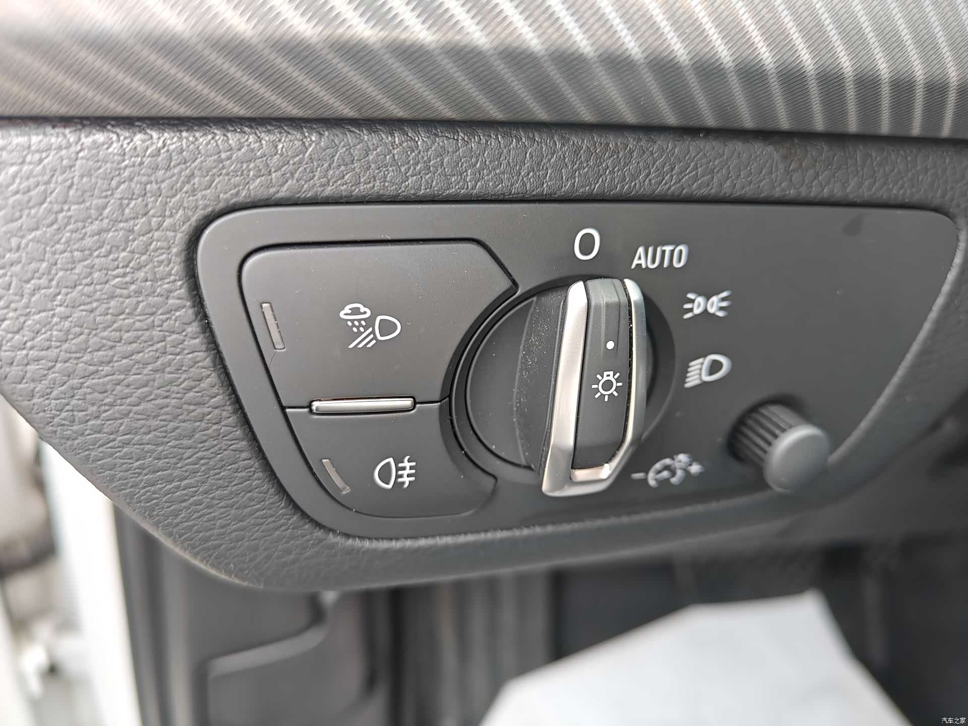 Audi Q5L, 2019 11