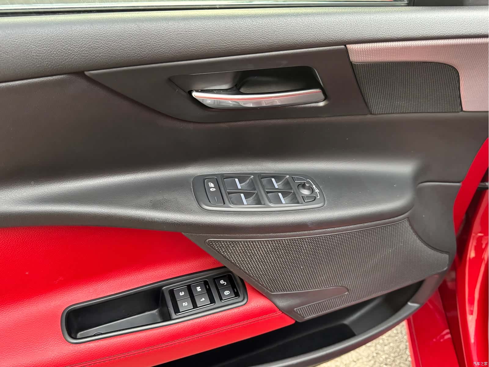 Jaguar XE, 2016 11
