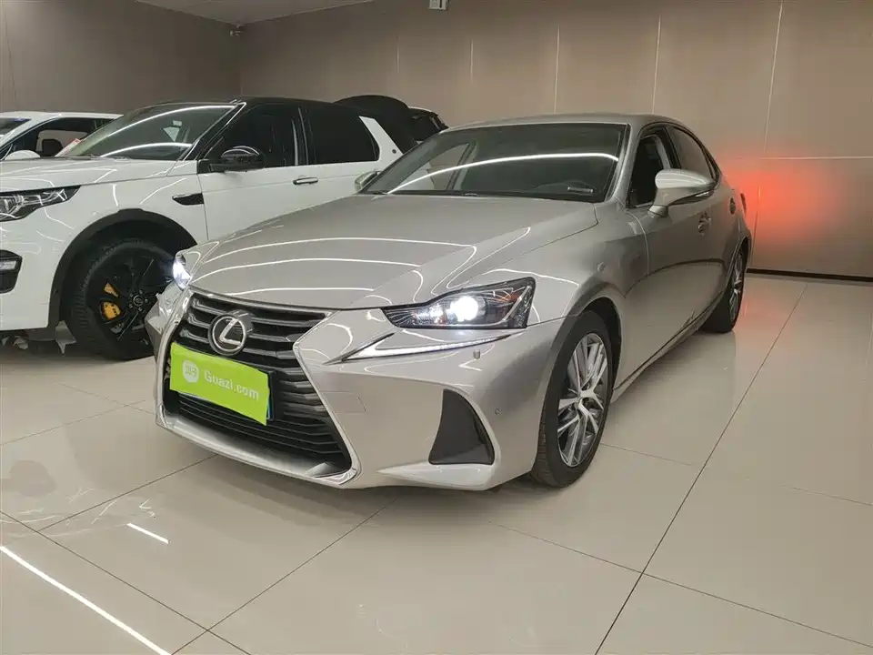 Lexus IS