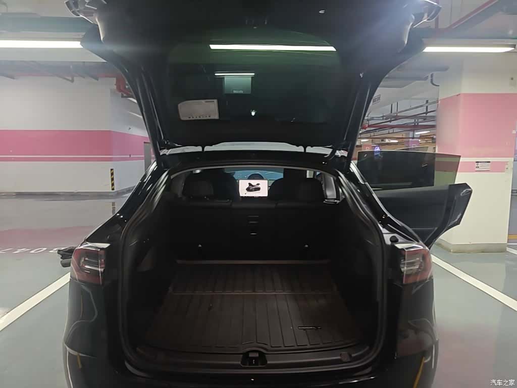 Tesla Model Y, 2023 19