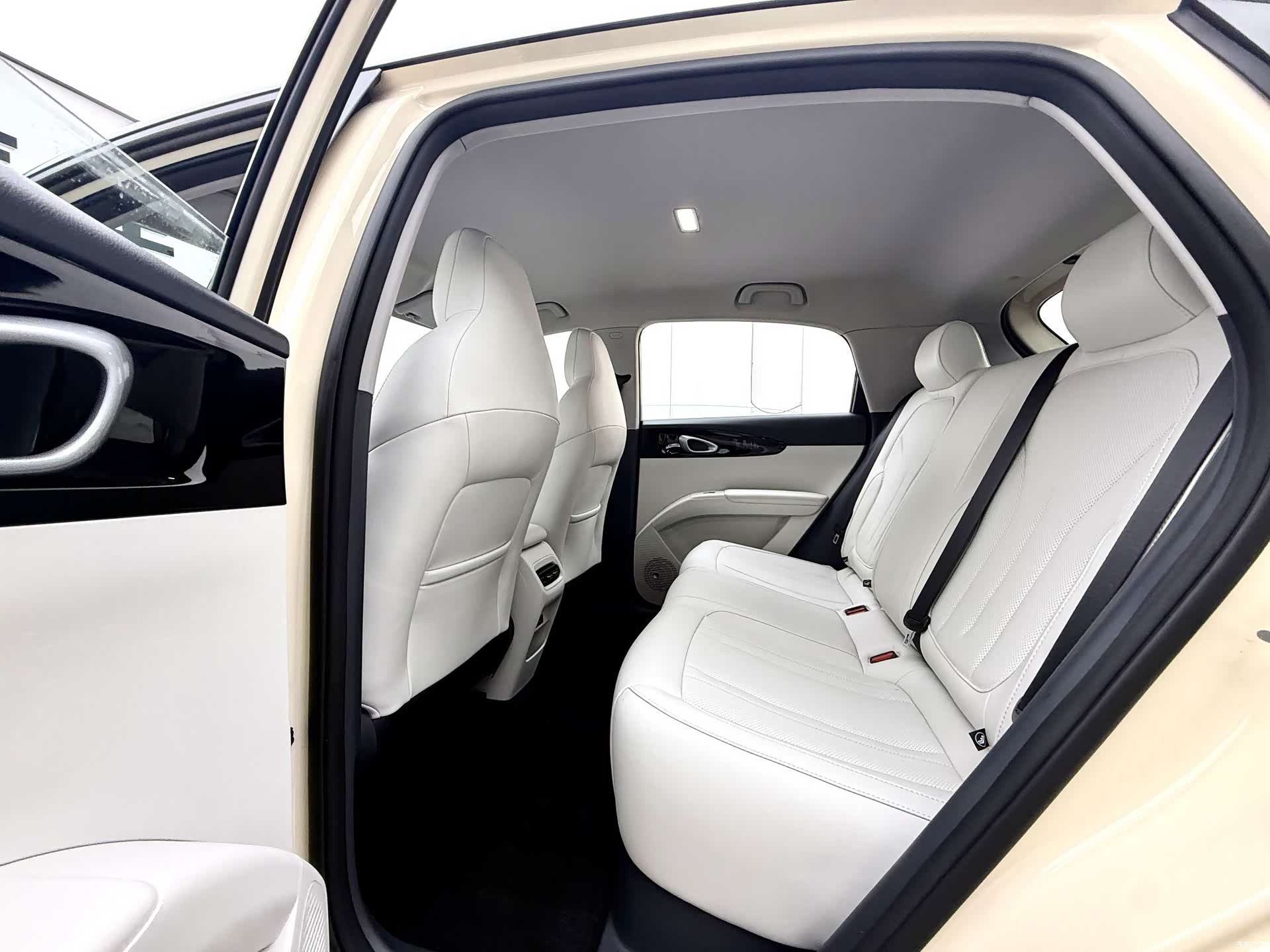 Geely Xingyuan, 2025 13