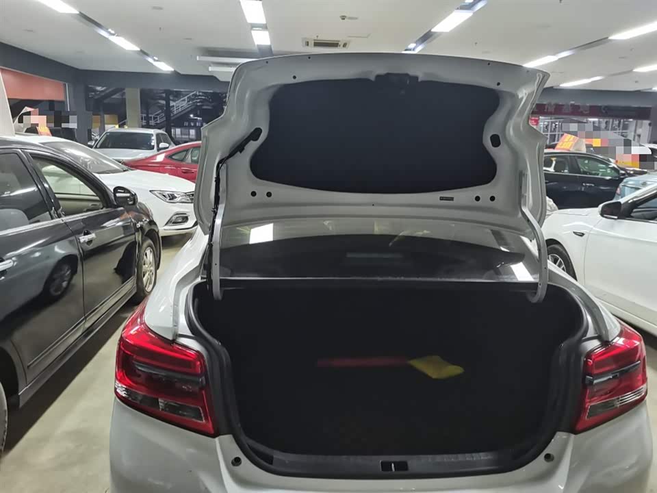 Toyota YARiS L to enjoy