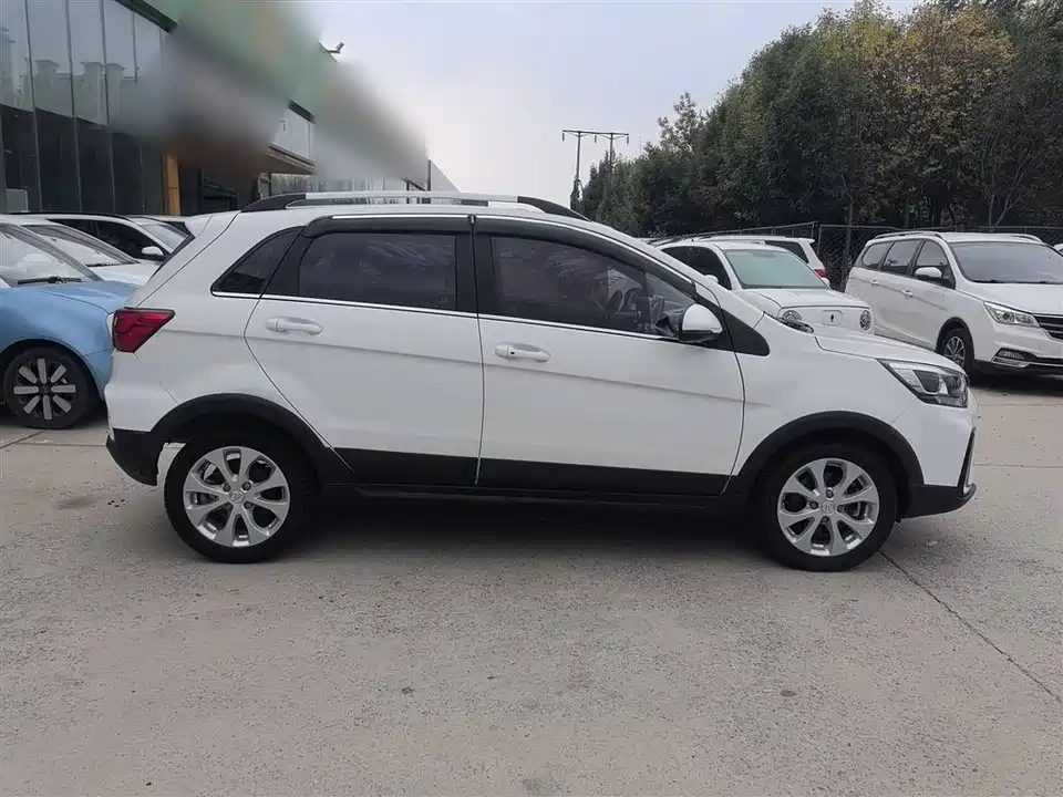 BAIC EC5