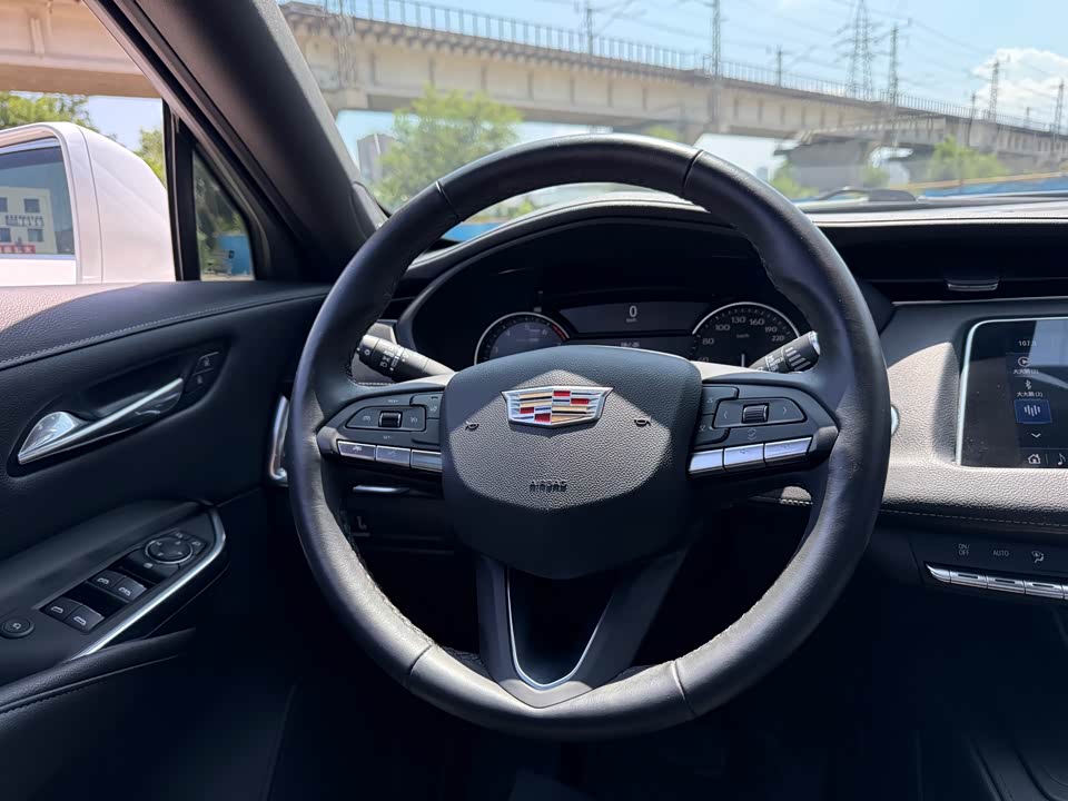 Cadillac XT4