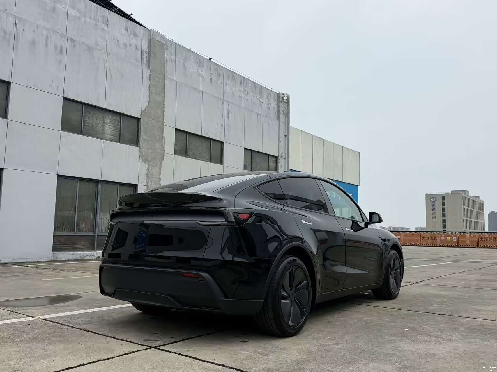 Tesla Model Y, 2026 9