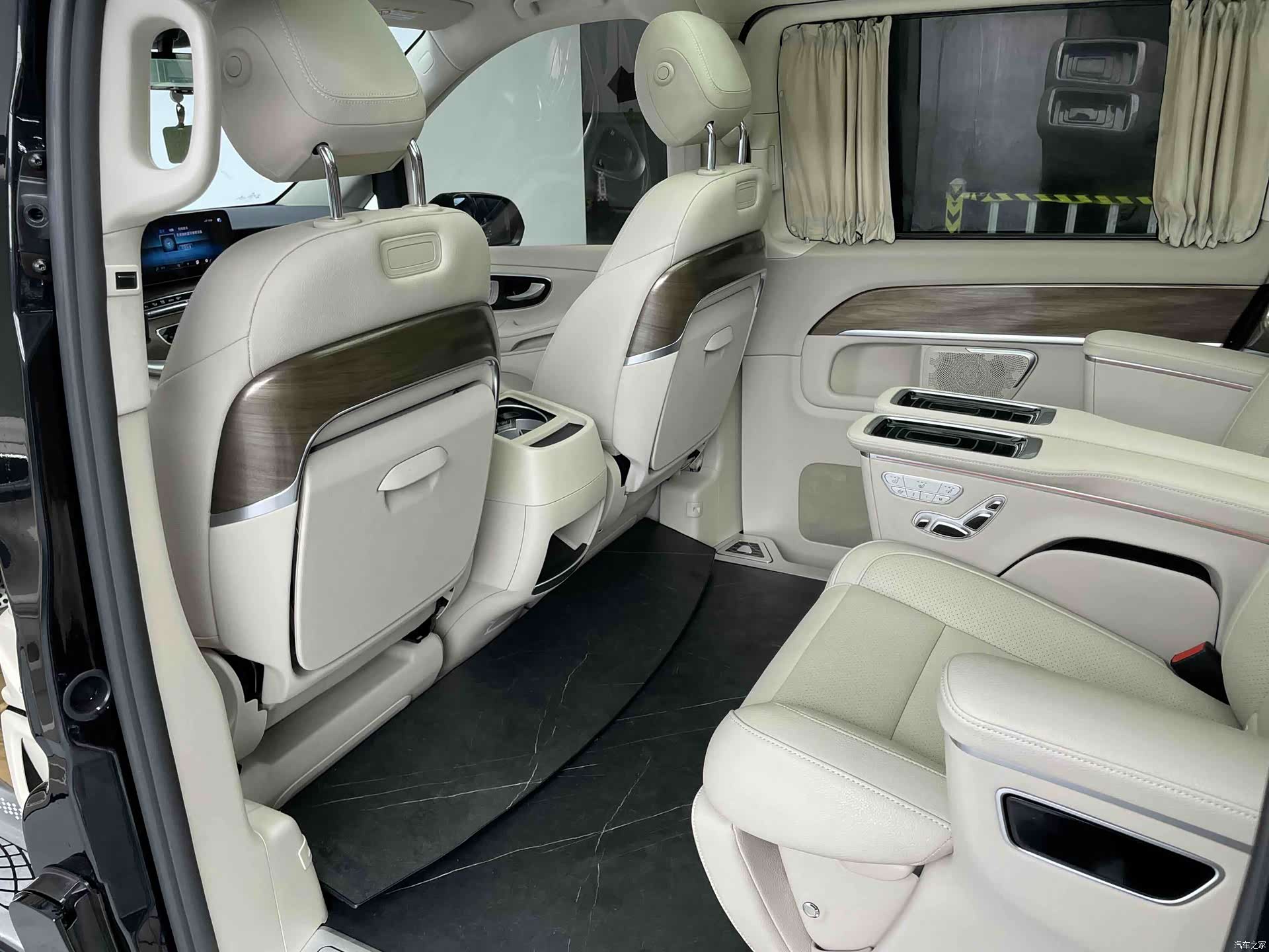 Mercedes-Benz V-Class, 2022 16