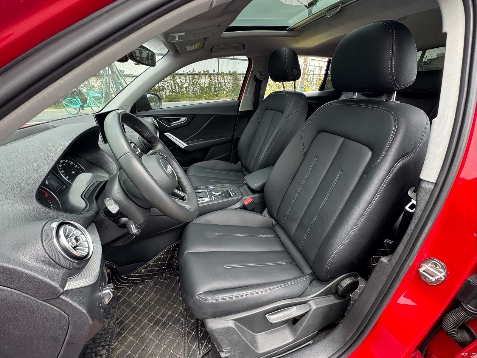 Audi Q2L, 2020 все фото