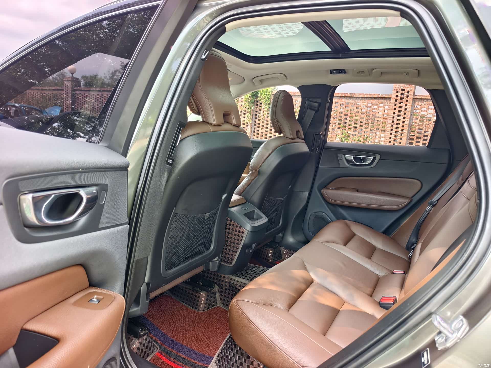 Volvo XC60, 2019 все фото