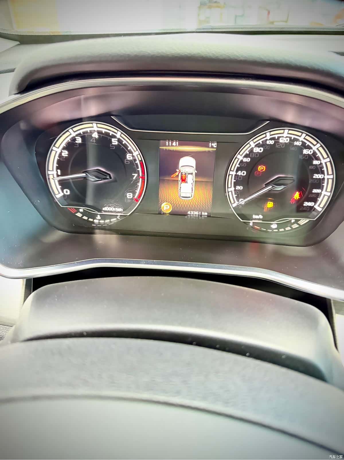 Geely Coolray, 2022 14