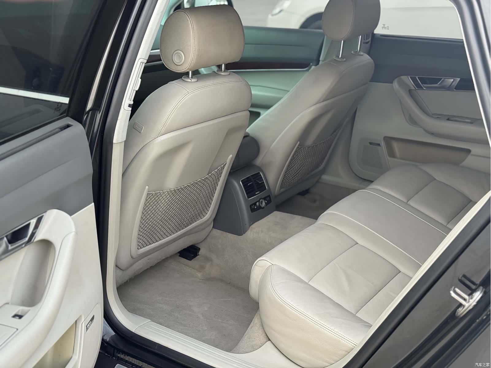 Audi A6L, 2010 6